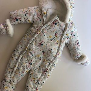 Mini Cub snowsuit size 6-9 months
